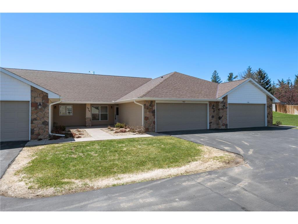 54 Crown Pointe Curve Hudson WI 54016 6368405 image1