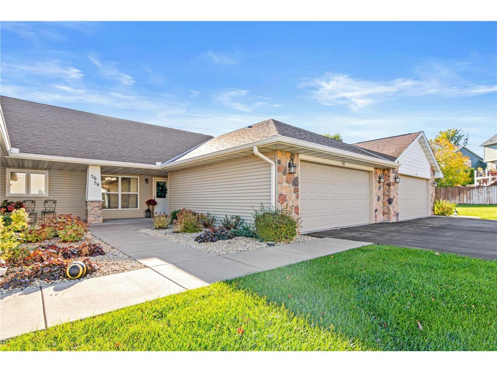54 Crown Pointe Curve Hudson WI 54016 6808660 image1