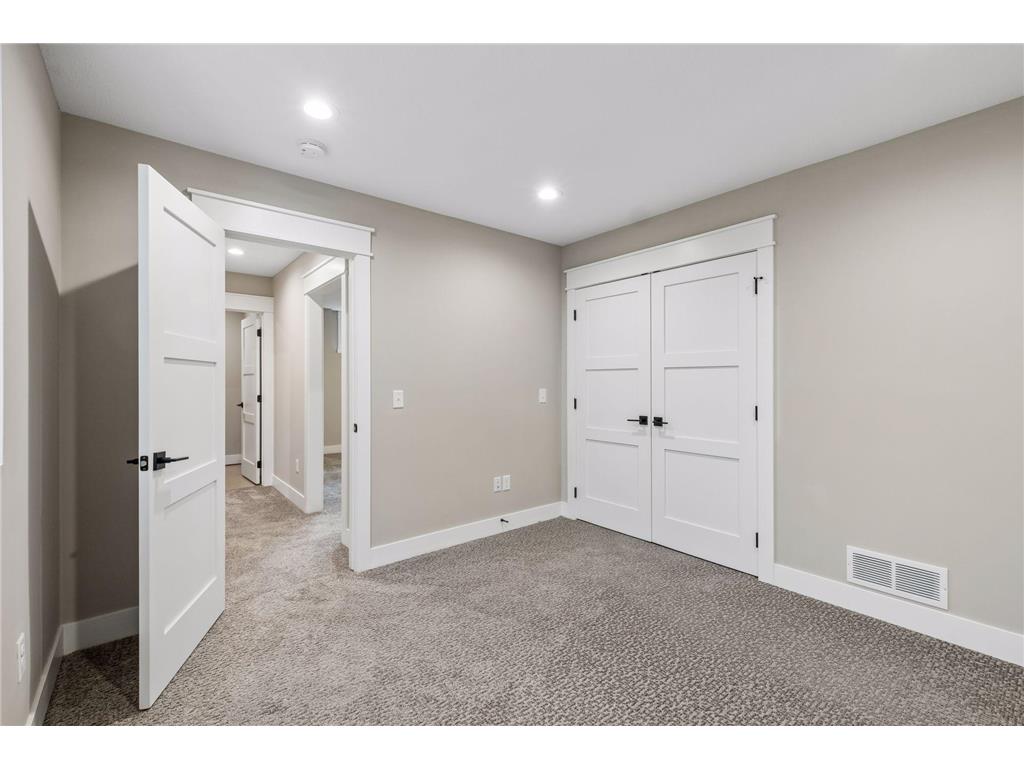 540 Holly Avenue Saint Paul MN 55102 7089127 image40