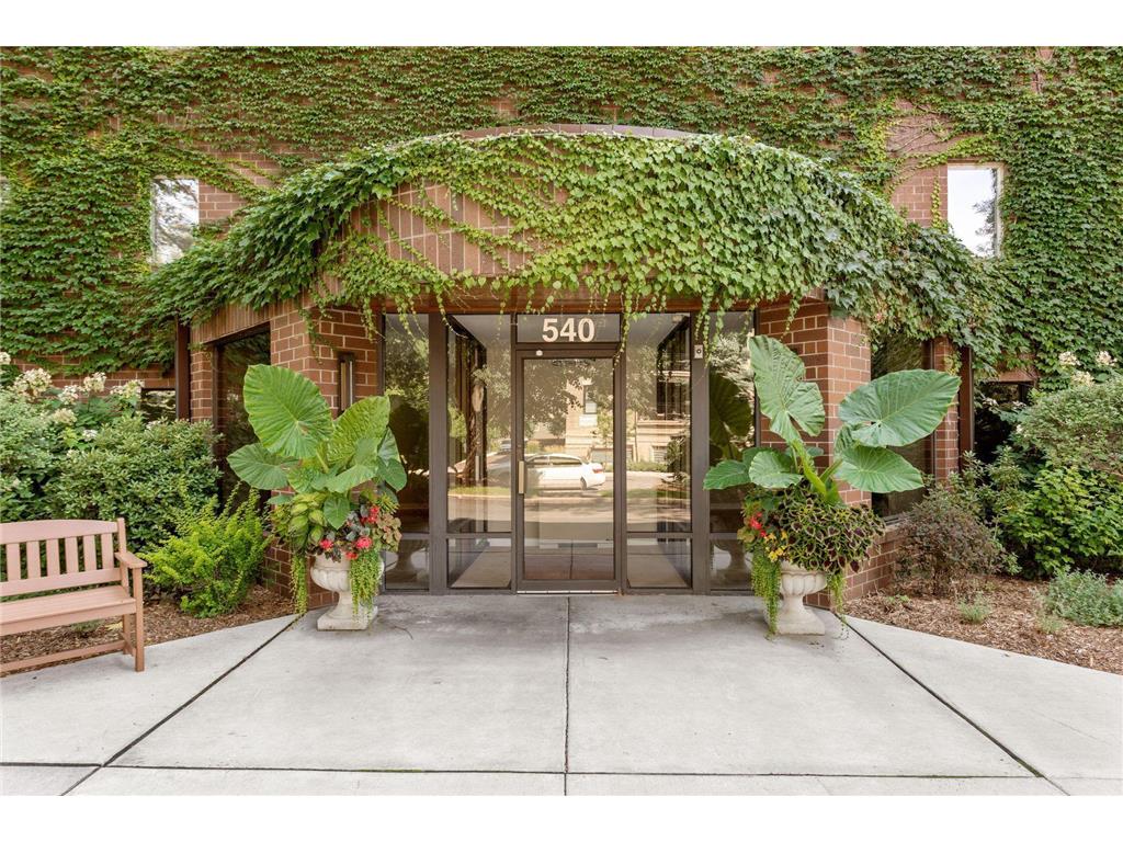 540 Indian Mound Street #1A Wayzata MN 55391 - Lake Minnetonka 7047326 image1