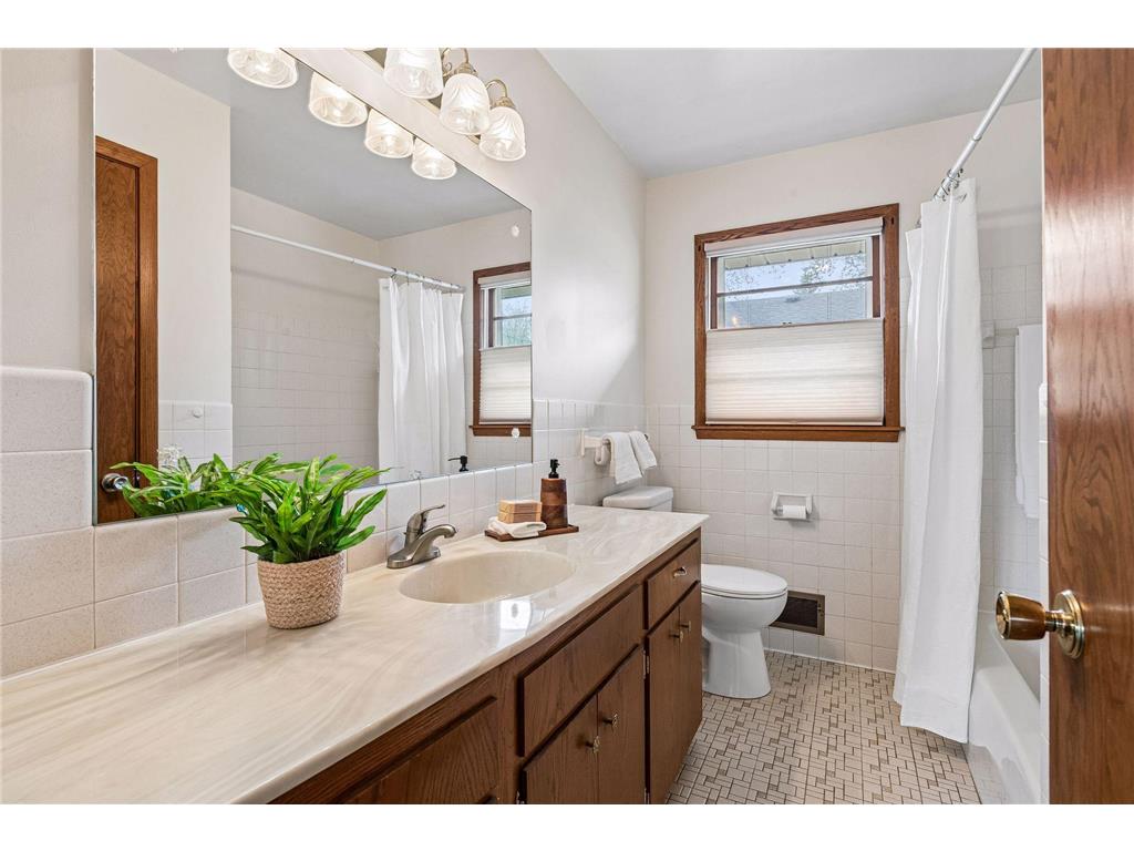 5419 50th Avenue N Crystal MN 55429 7048342 image18