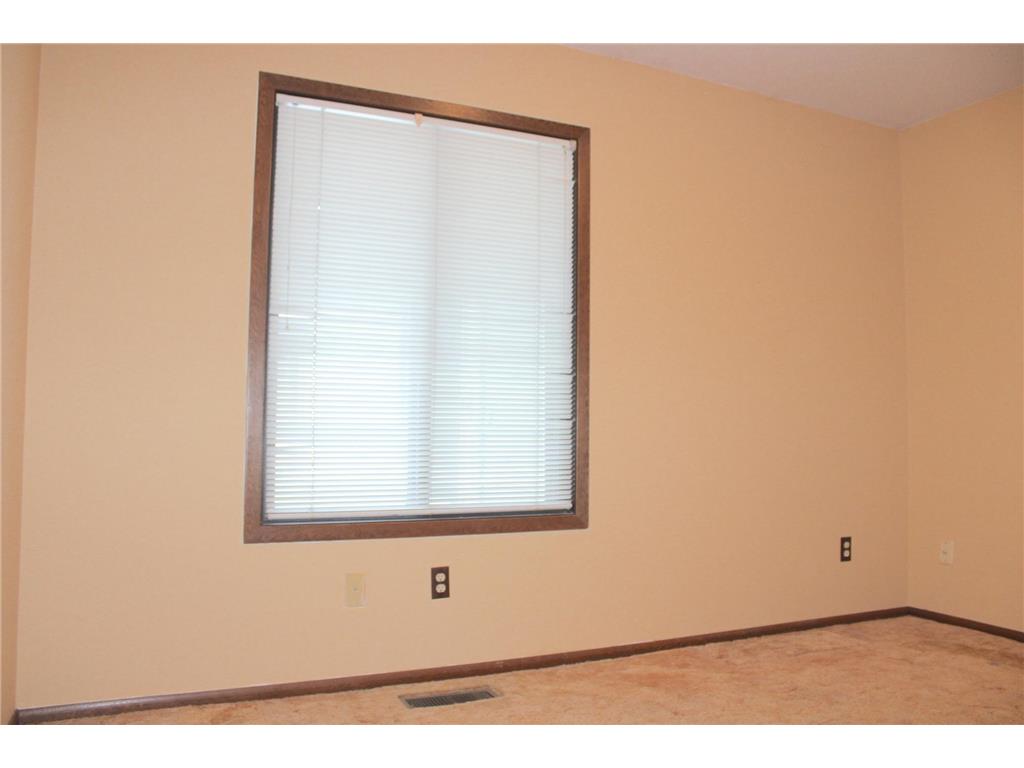 542 Graham Street SW Hutchinson MN 55350 7028421 image16