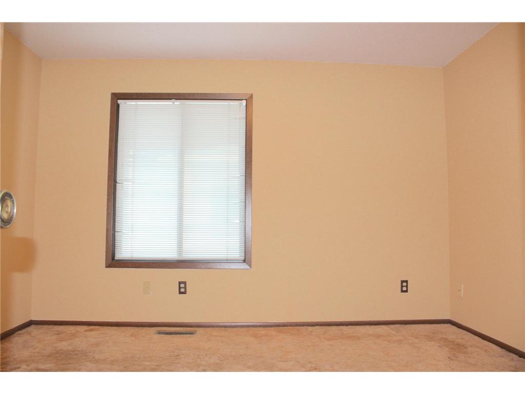 542 Graham Street SW Hutchinson MN 55350 7028421 image17