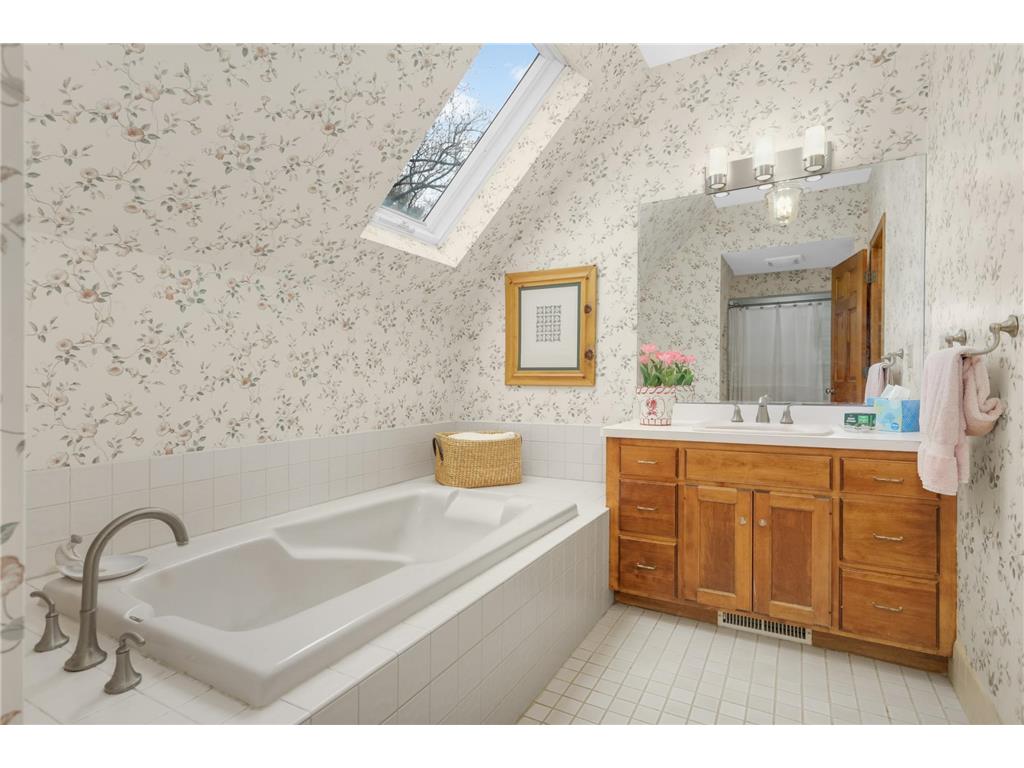 5420 Woodcrest Drive Edina MN 55424 7053996 image20
