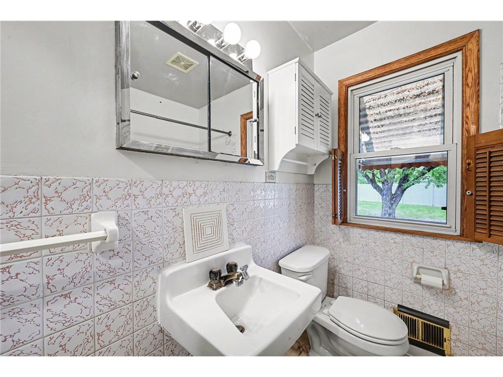 5422 Madison Street NE Fridley MN 55421 7075732 image11
