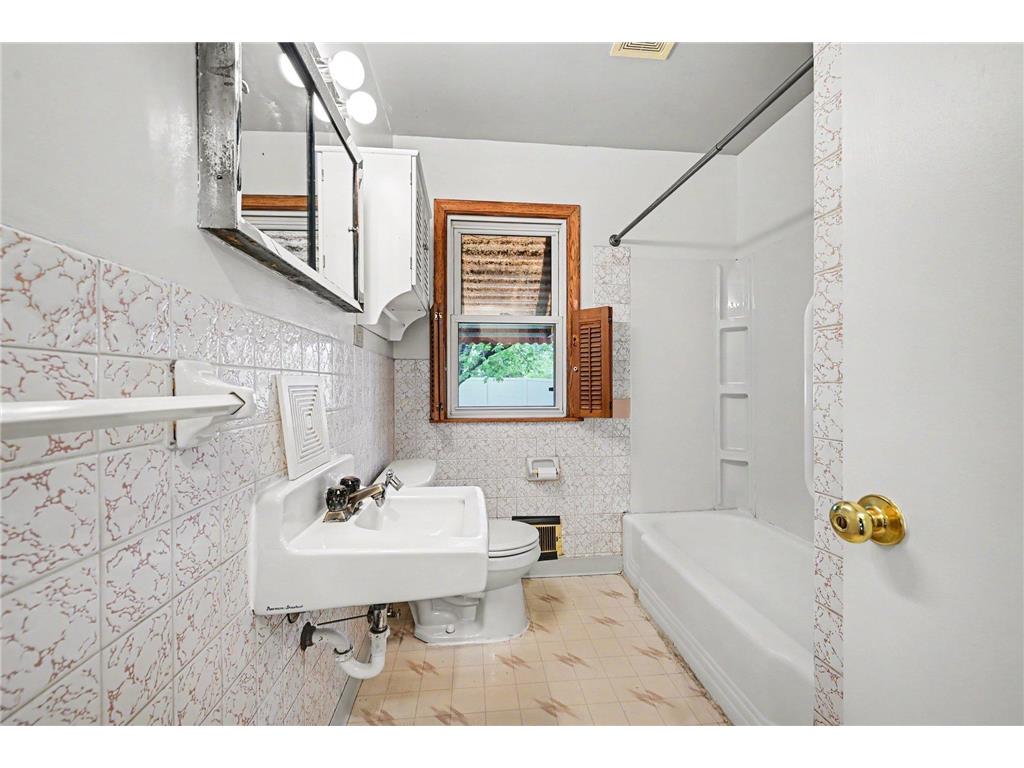 5422 Madison Street NE Fridley MN 55421 7075732 image12