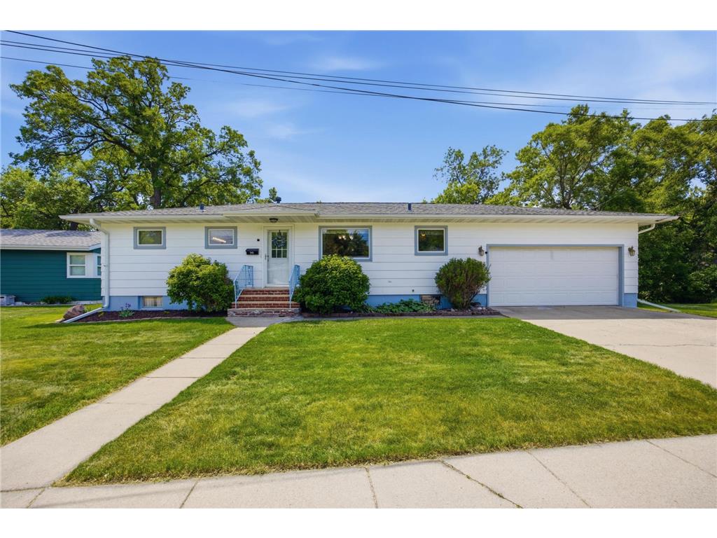 543 4th Avenue W West Fargo ND 58078 7086059 image1
