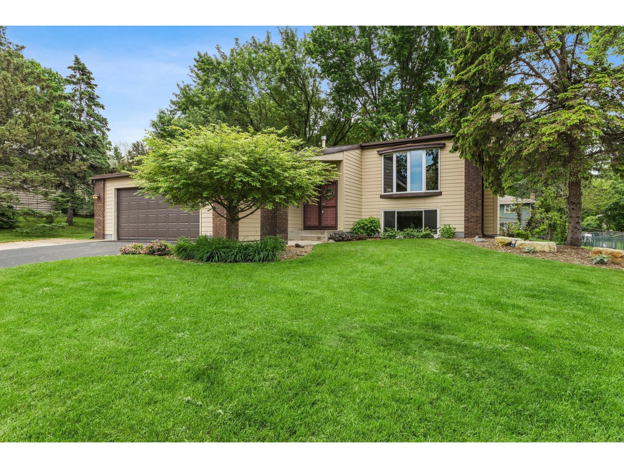 544 Iona Lane, Roseville, MN, 55113 MLS 5767611 Edina Realty