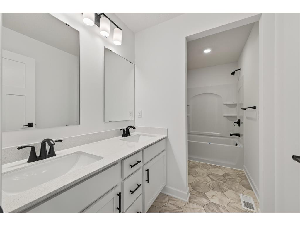 5448 Tallowtree Lane Woodbury MN 55129 7054950 image27