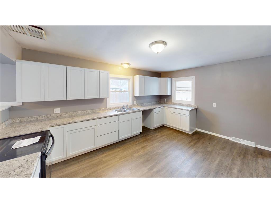 545 2nd Avenue SE Wells MN 56097 6820731 image4