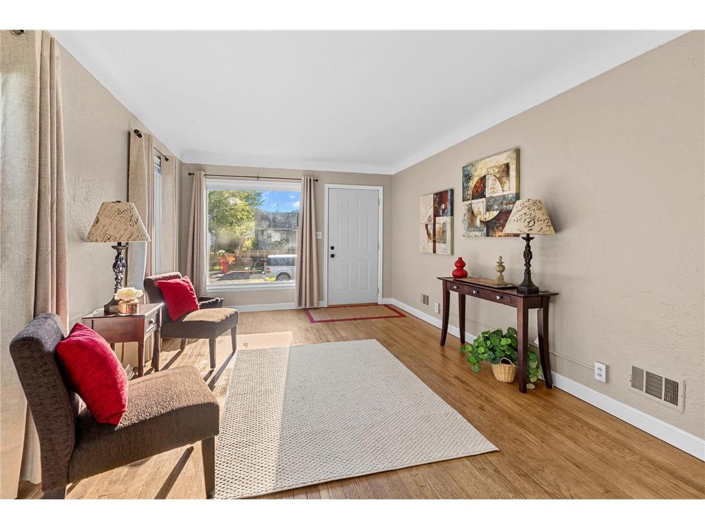 545 6th Avenue S South Saint Paul MN 55075 7003774 image1