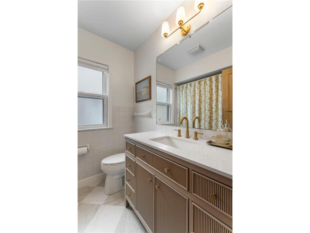 5455 Shoreview Avenue Minneapolis MN 55417 7025579 image21