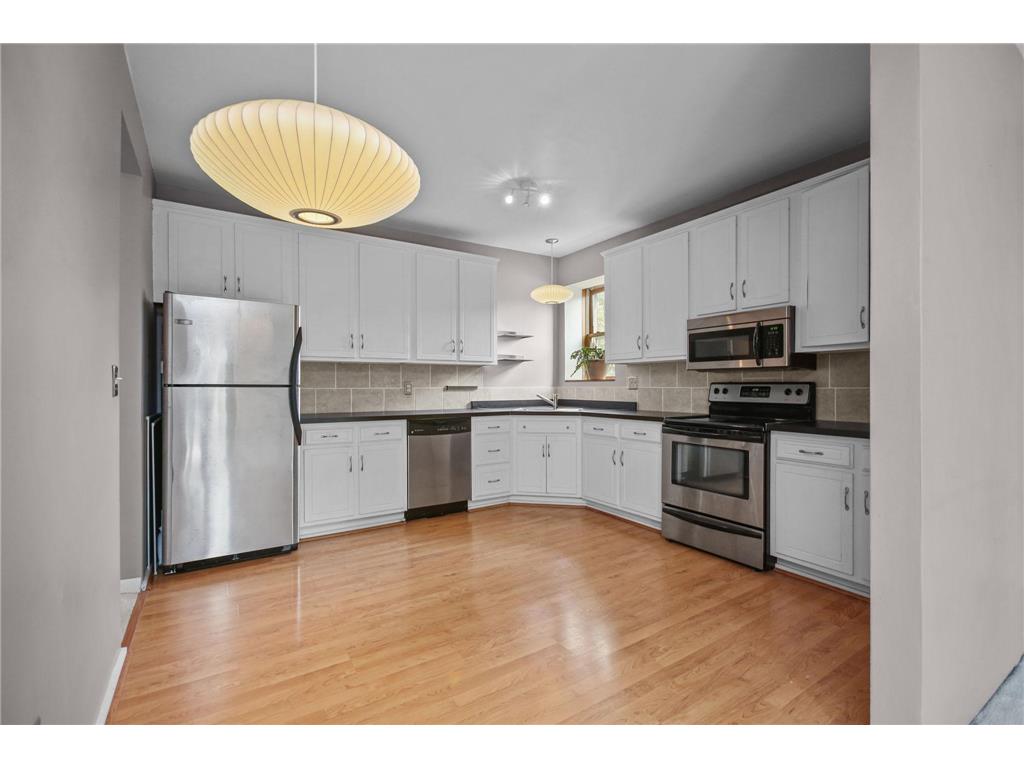 546 Laurel Avenue #5 Saint Paul MN 55102 6468879 image1