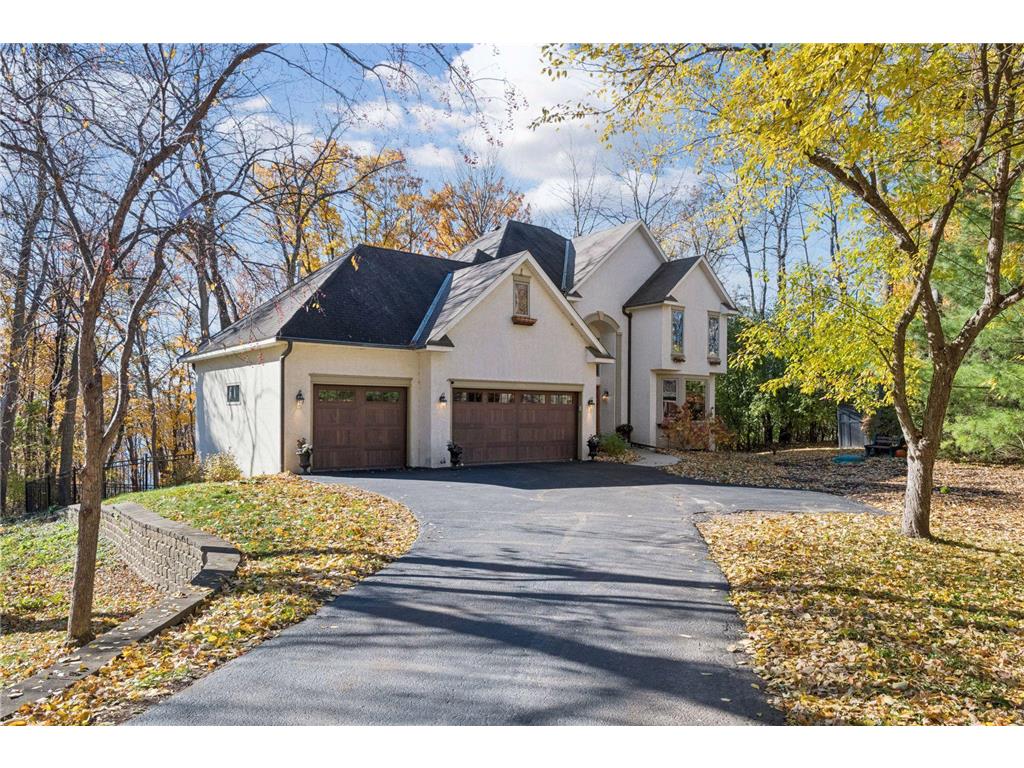 5474 Carrie Lane Shorewood MN 55331 - Christmas 6814035 image1