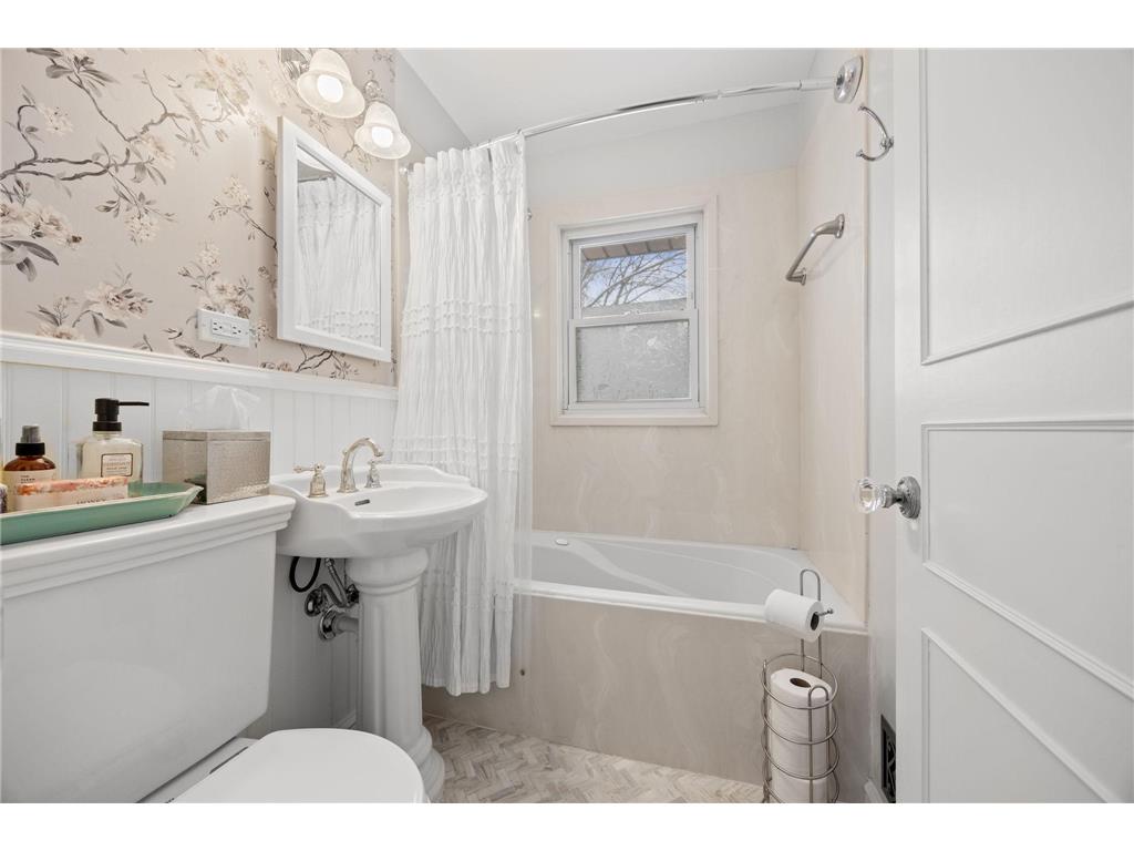 548 Doris Avenue Shoreview MN 55126 6824944 image14