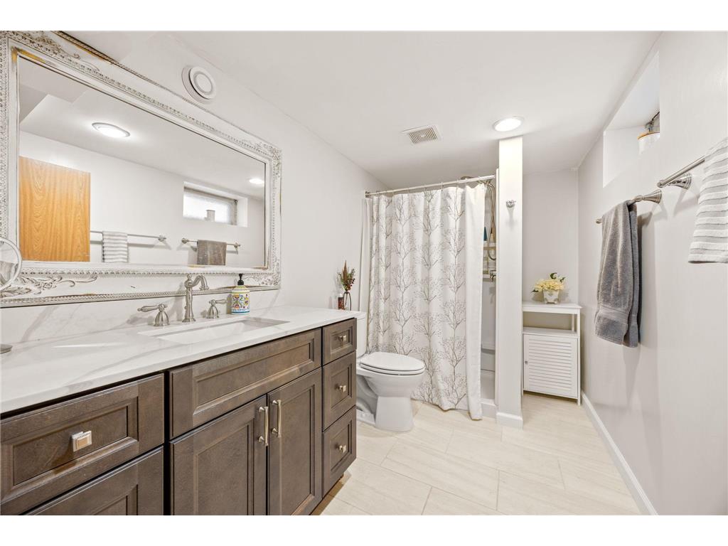 548 Doris Avenue Shoreview MN 55126 6824944 image24