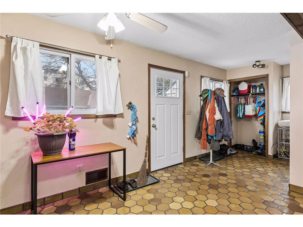 549 Asbury Street N Saint Paul MN 55104 7049440 image18