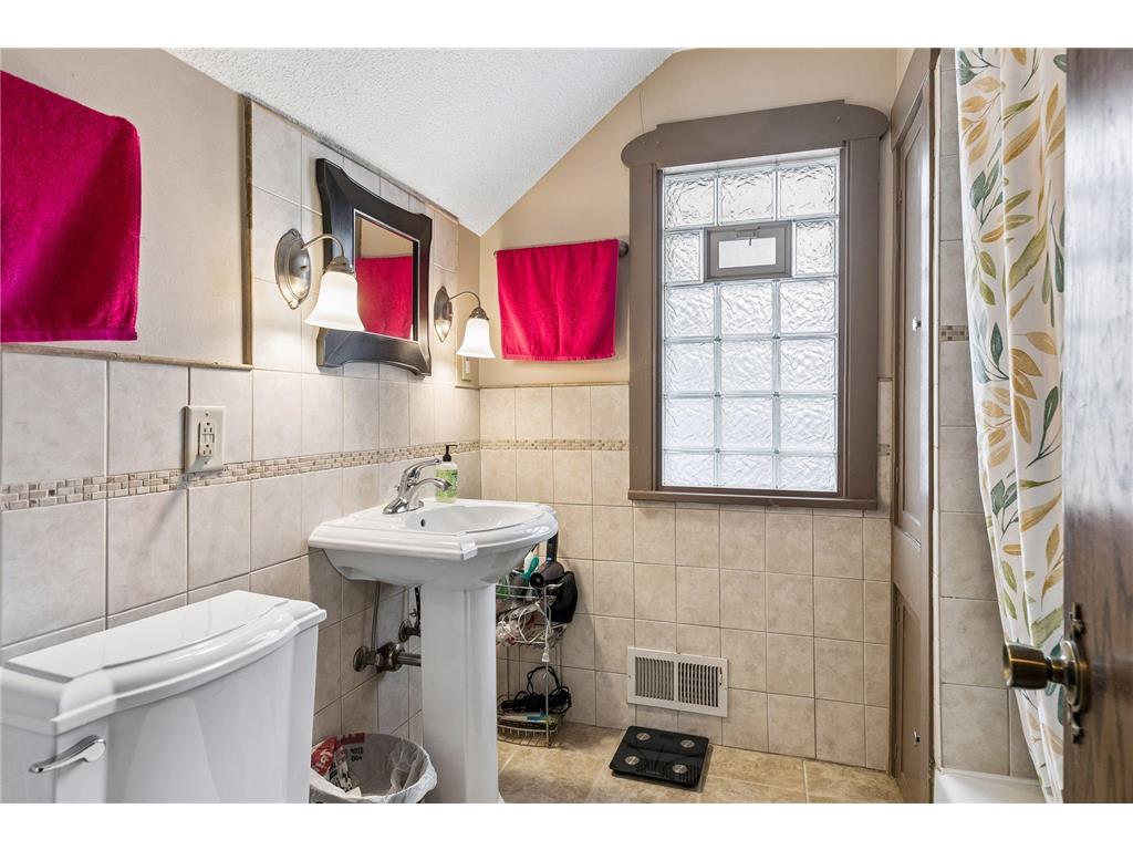 549 Asbury Street N Saint Paul MN 55104 7049440 image22
