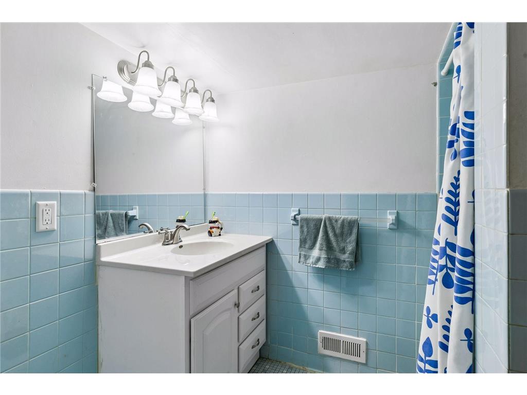 549 Asbury Street N Saint Paul MN 55104 7049440 image25