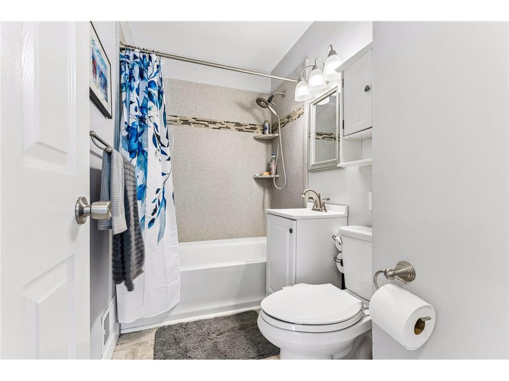 549 Doris Avenue Shoreview MN 55126 7045878 image12