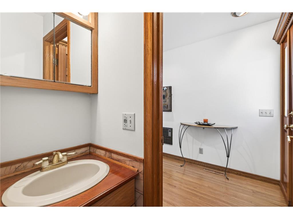 55 Interlachen Drive Tonka Bay MN 55331 - Lake Minnetonka 6794353 image21