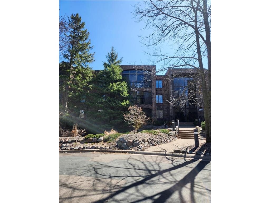 5501 Dewey Hill Road 324, Edina, MN 55439 MLS 6355908 Edina Realty