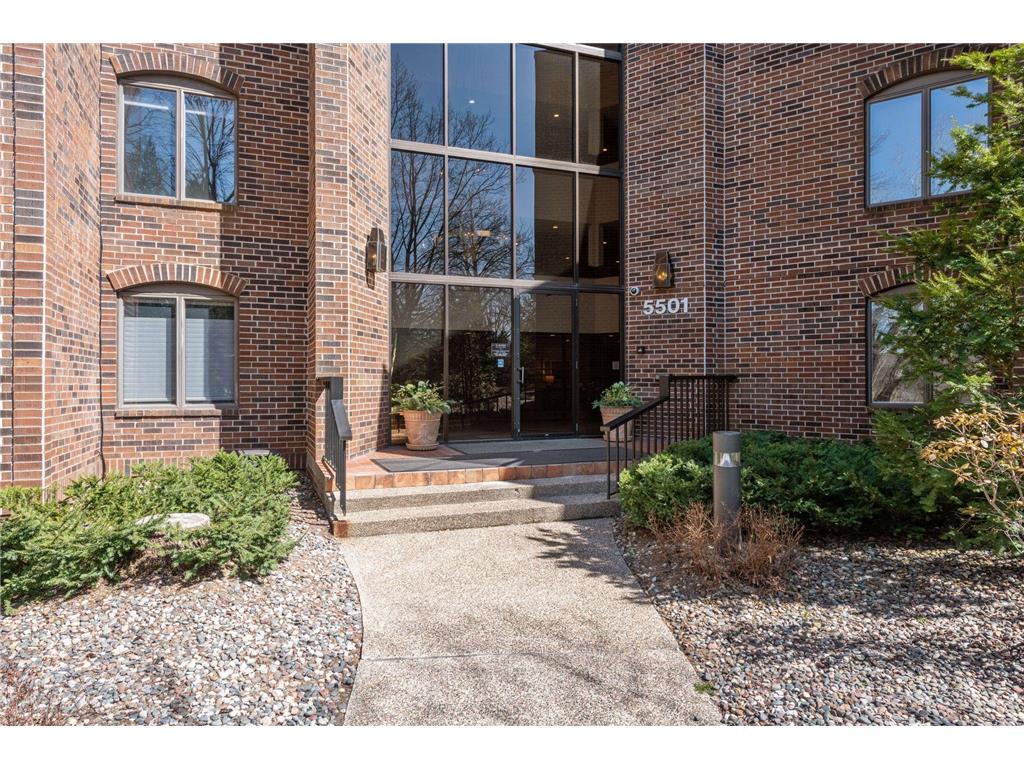 5501 Dewey Hill Road 332, Edina, MN, 55439 MLS 6192313 Edina Realty