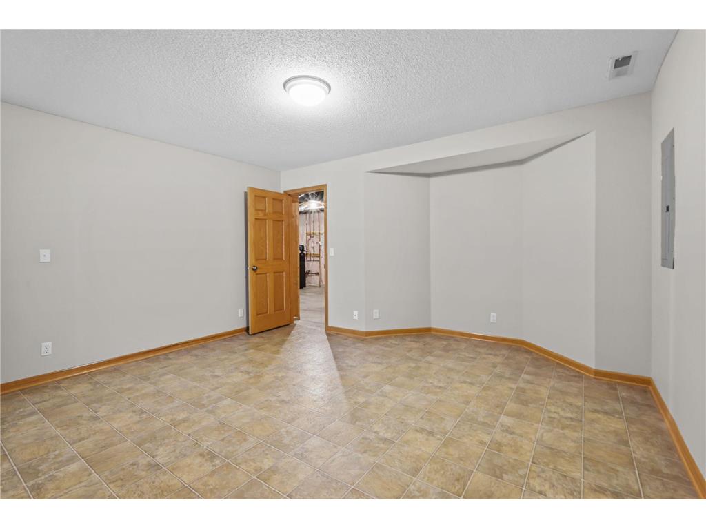 551 Holly Lane N Oakdale MN 55128 7072650 image38