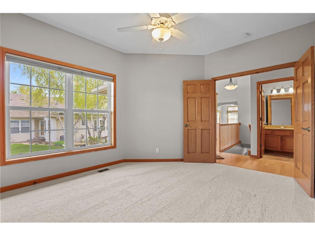 551 Holly Lane N Oakdale MN 55128 7072650 image8