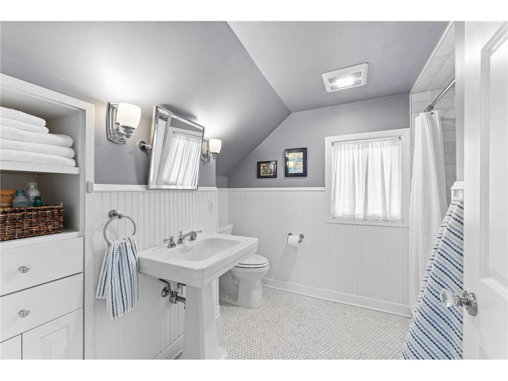 5515 Queen Avenue S Minneapolis MN 55410 7069652 image40