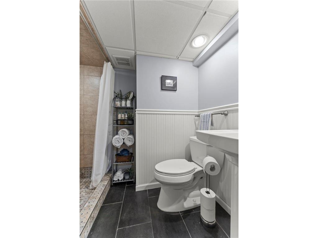 5515 Queen Avenue S Minneapolis MN 55410 7069652 image46
