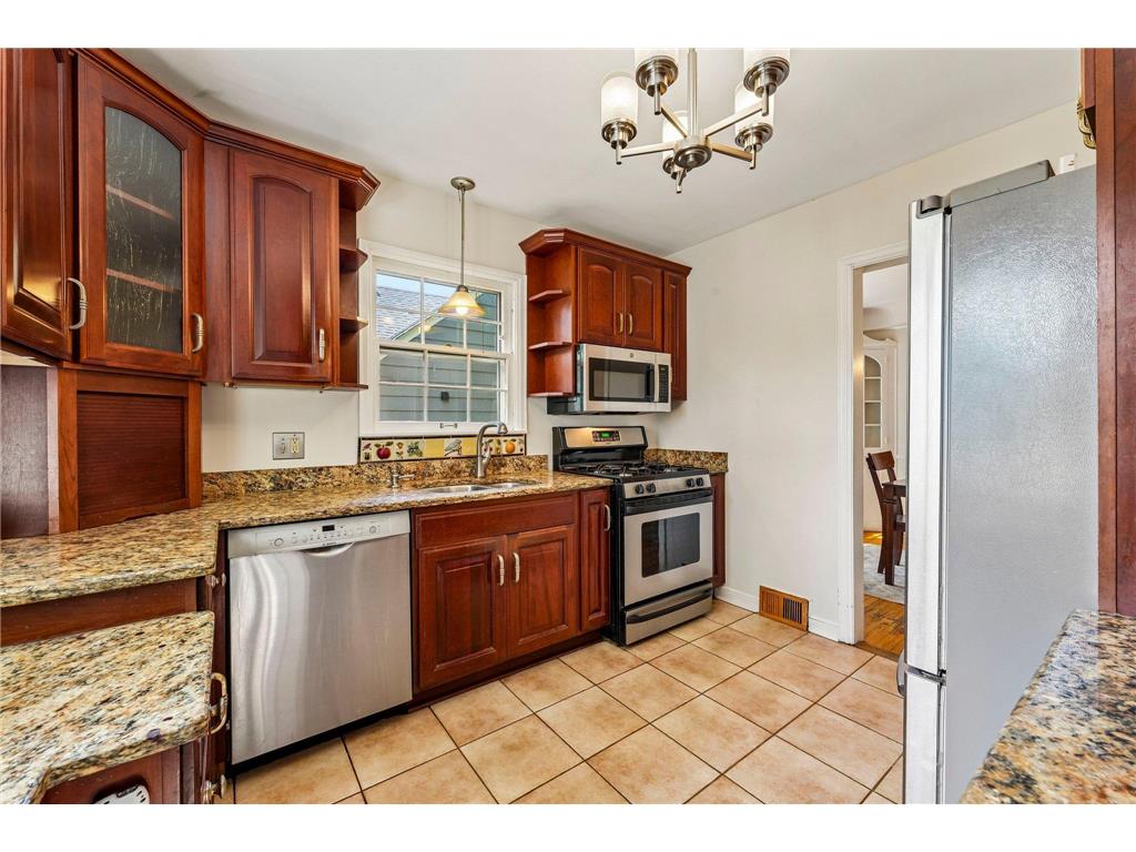5529 Queen Avenue S Minneapolis MN 55410 6818397 image11