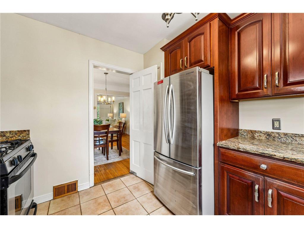 5529 Queen Avenue S Minneapolis MN 55410 6818397 image12