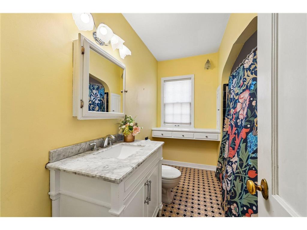 5529 Queen Avenue S Minneapolis MN 55410 6818397 image19