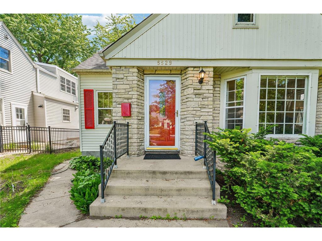 5529 Queen Avenue S Minneapolis MN 55410 6818397 image2
