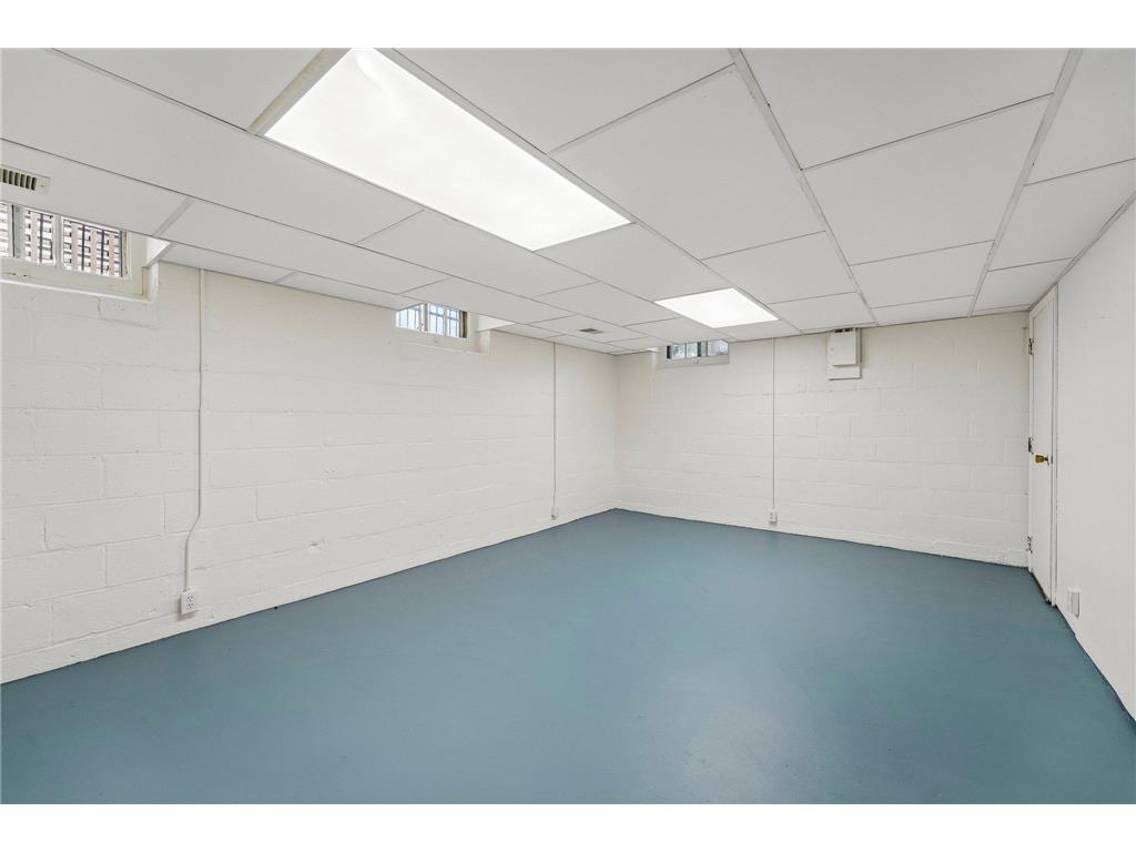 5529 Queen Avenue S Minneapolis MN 55410 6818397 image36