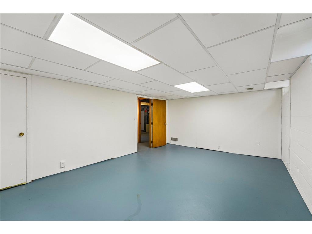 5529 Queen Avenue S Minneapolis MN 55410 6818397 image37