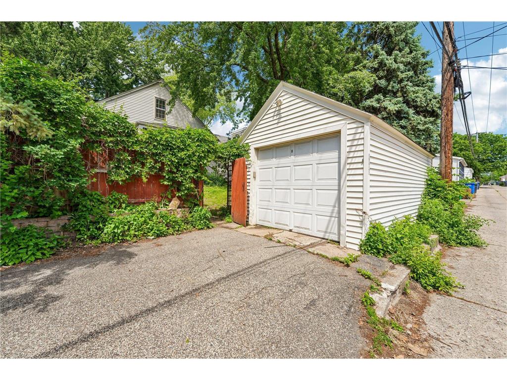 5529 Queen Avenue S Minneapolis MN 55410 6818397 image43
