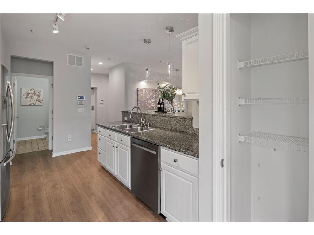 553 S 10th Street Minneapolis MN 55404 7063933 image13