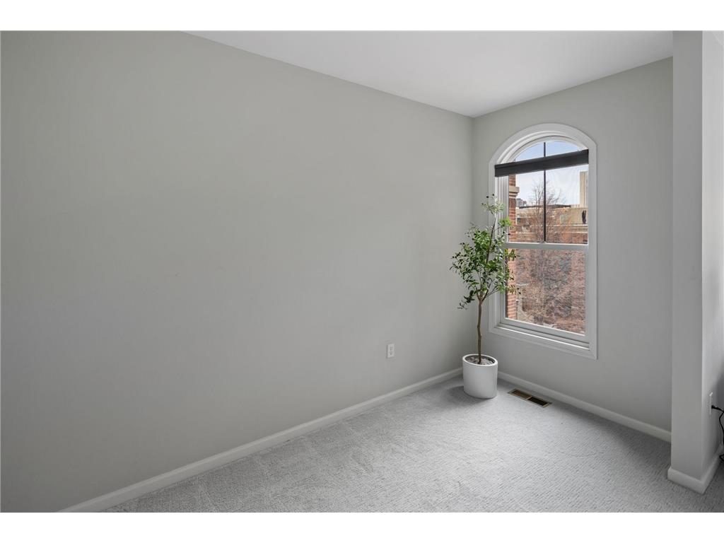 553 S 10th Street Minneapolis MN 55404 7063933 image28