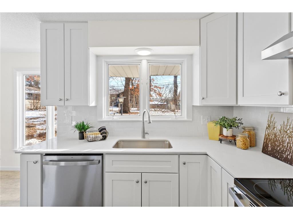 5547 Regis Trail NE Fridley MN 55432 7017450 image9