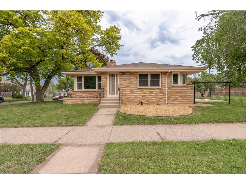555 Arlington Avenue W Saint Paul MN 55117 6732212 image1