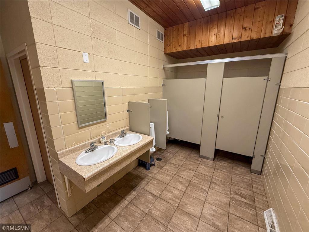 555 East Avenue Zumbrota MN 55992 6686289 image27