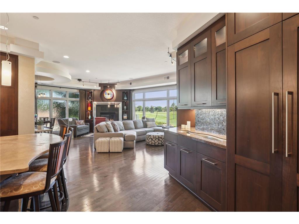 555 Oak Ridge Place #110 Hopkins MN 55305 6547577 image1