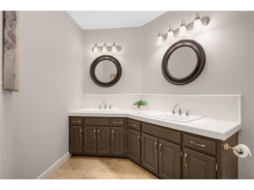5550 Chatsworth Street N Shoreview MN 55126 7083496 image24