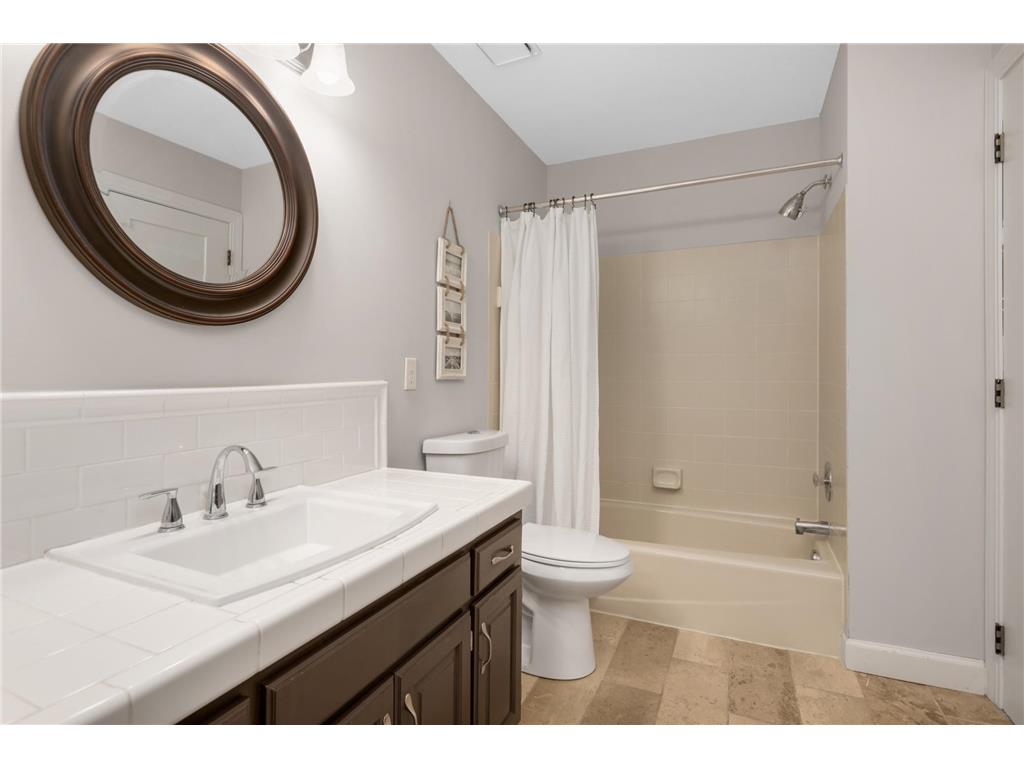 5550 Chatsworth Street N Shoreview MN 55126 7083496 image25