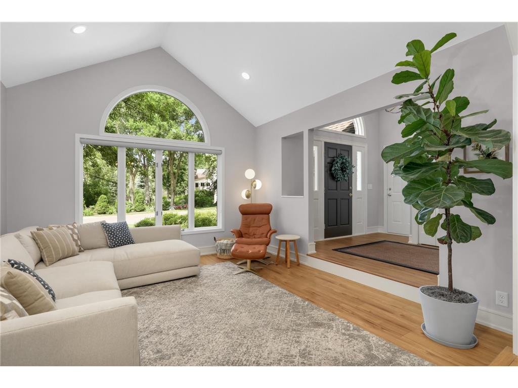 5550 Chatsworth Street N Shoreview MN 55126 7083496 image5