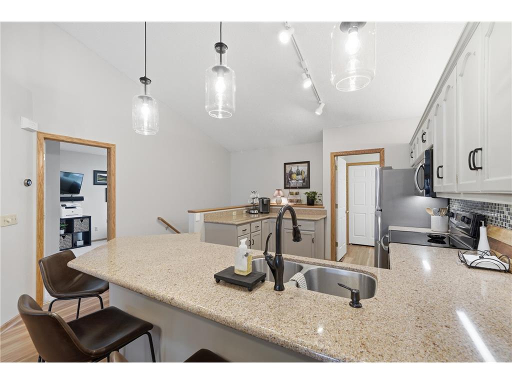 5554 Nathan Lane N #4 Plymouth MN 55442 7016495 image10