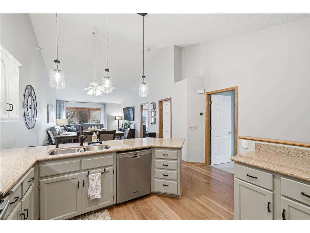 5554 Nathan Lane N #4 Plymouth MN 55442 7016495 image9