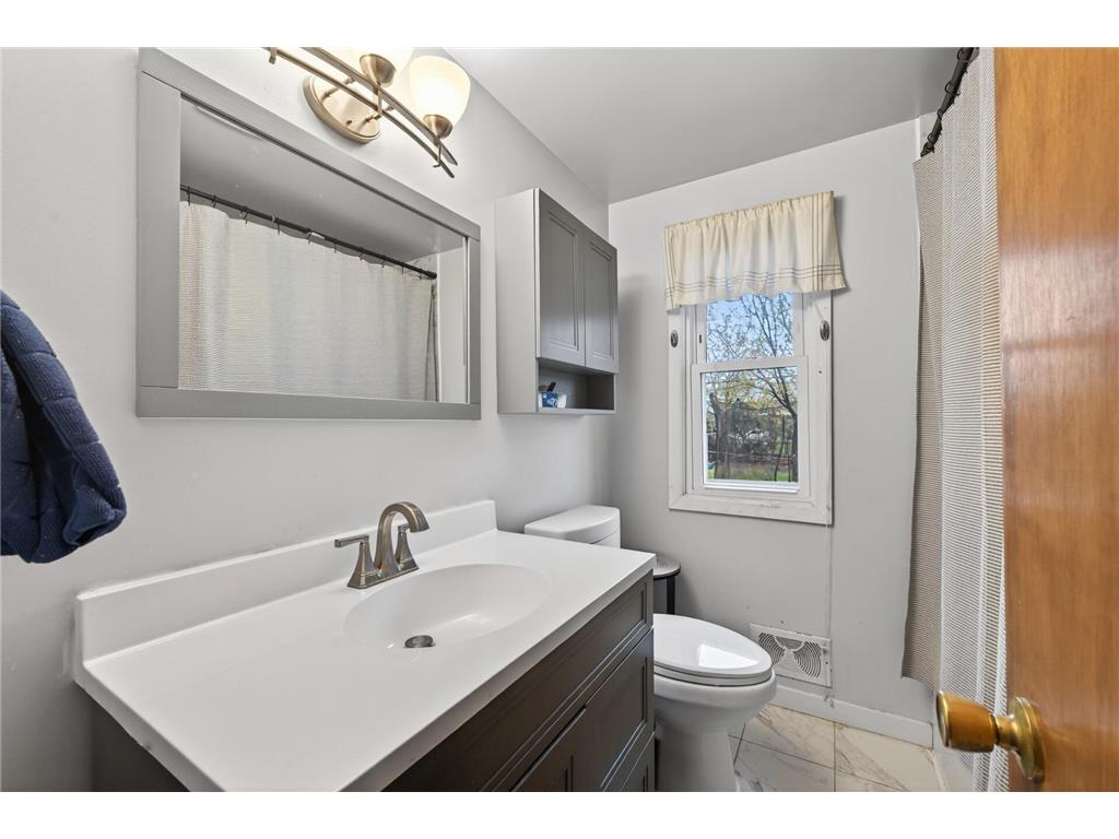 556 53 1/2 Avenue NE Fridley MN 55421 7051956 image17
